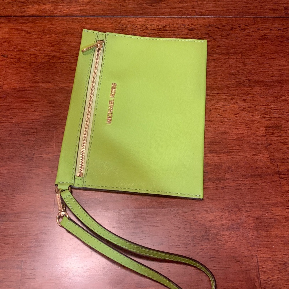 Brand new, authentic, rare color  green leather MIchael Kors wristlet. Must! - Picture 3 of 7